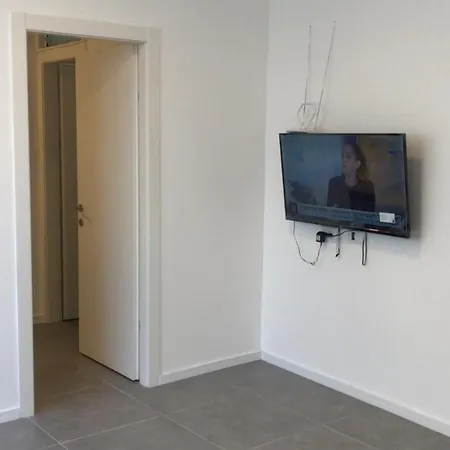 Isramax Low-Cost Apartment Near The Sea. Bat Yam Exterior photo